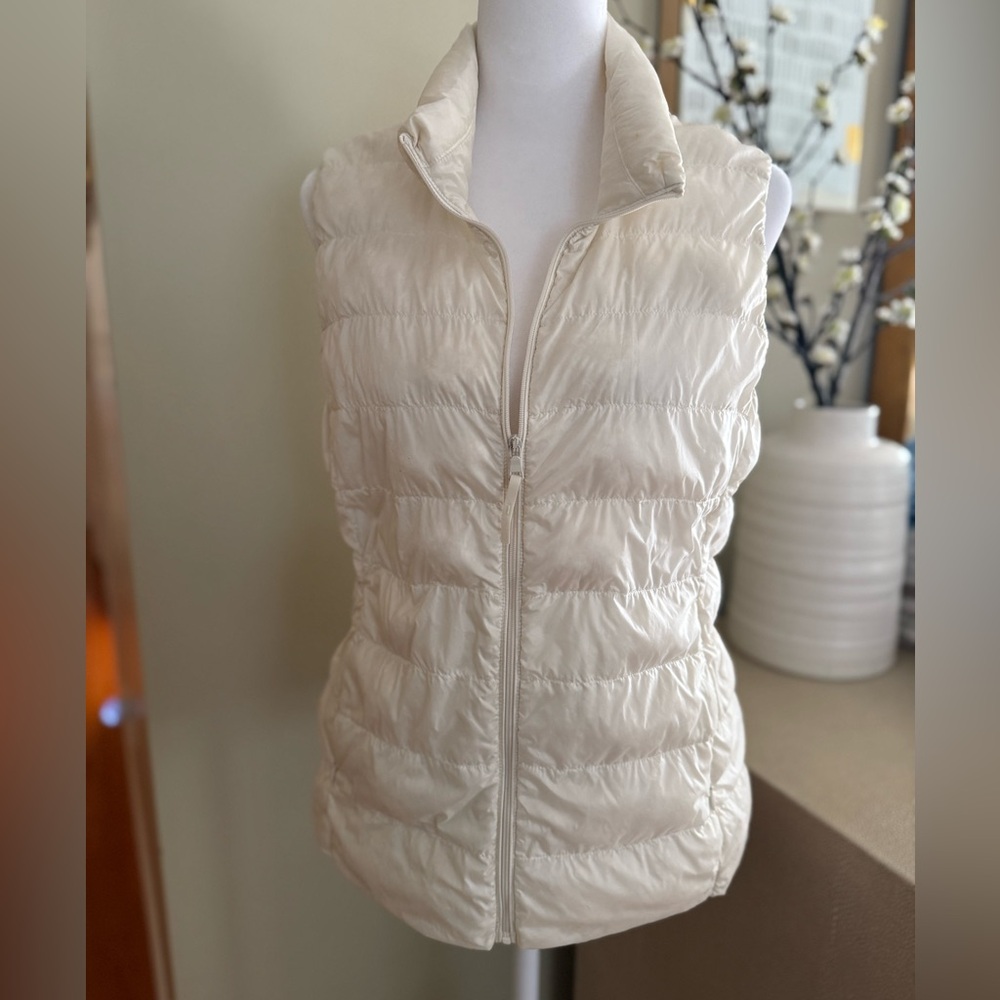 Uniqlo Women’s Ultra Light Down Puffer Vest Off White Size Small